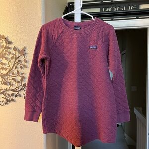 Small quilted Patagonia maroon tunic sweater